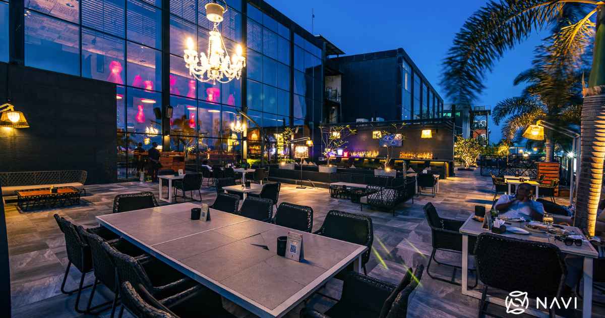 Shiro-Lagos-restaurant-and-lounge-at-nighttime